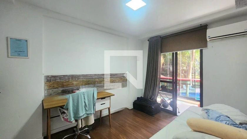 Home office in a 4-bedroom apartment, 220 m² — photo 14