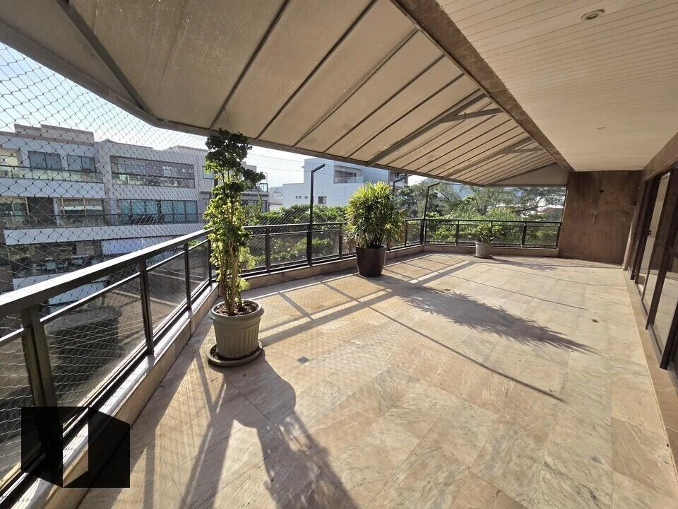 250 m² apartment with 4 bedrooms and 2 parking spaces — photo 9
