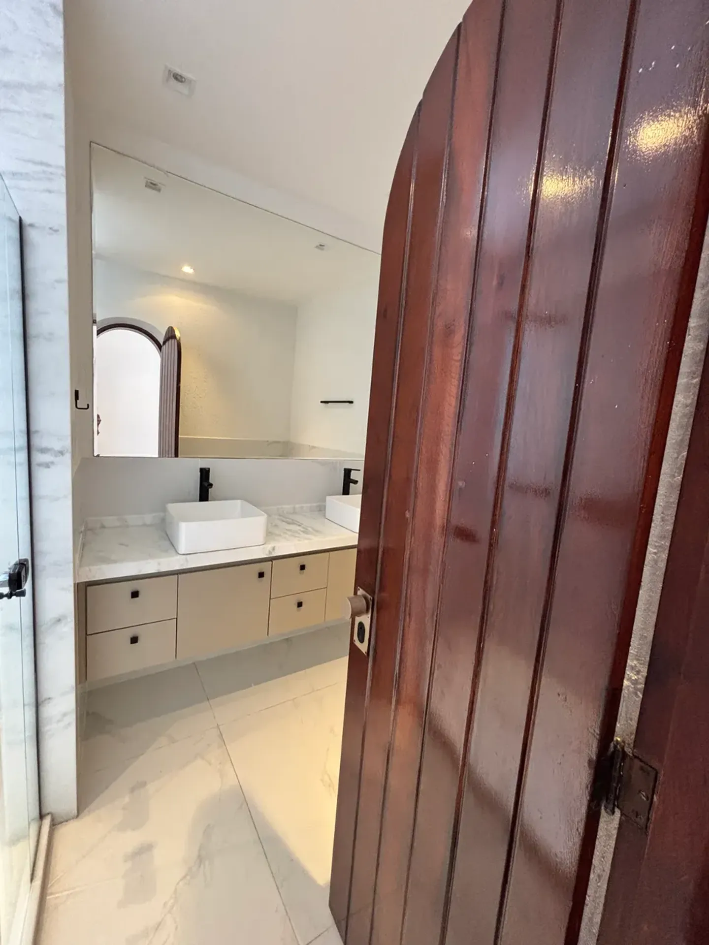 Furnished 580 m² house with 4 bedrooms and a gas kitchen — photo 21