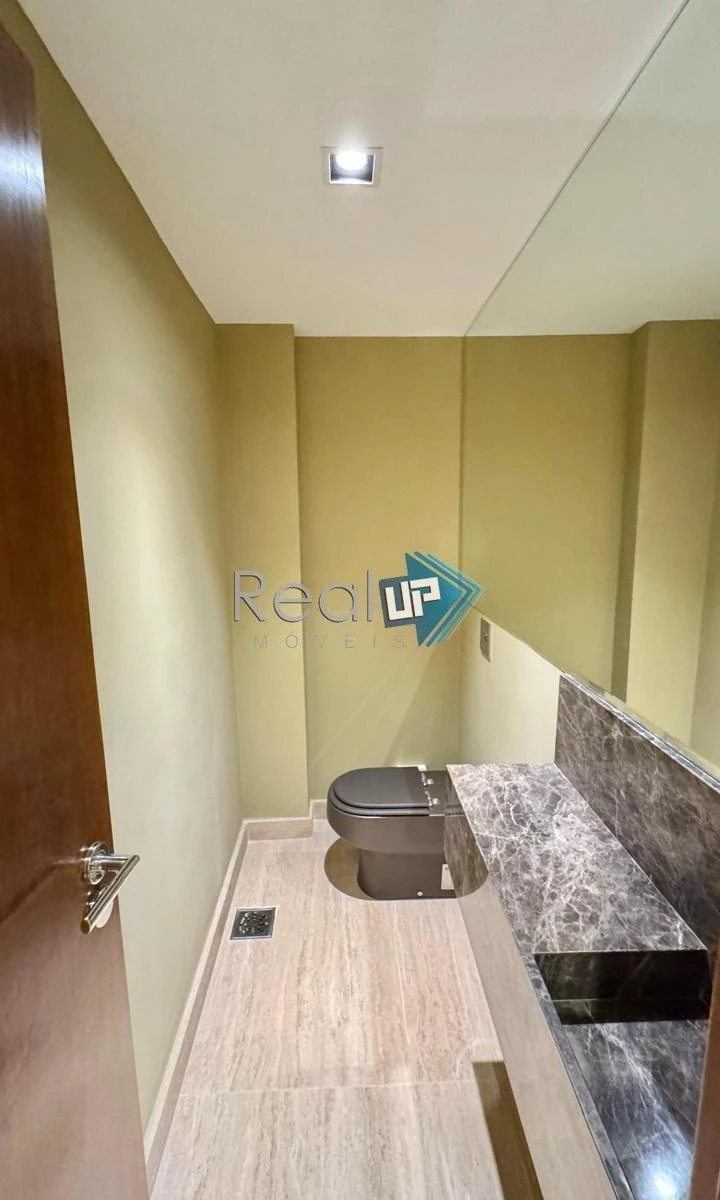 Квартира 212 м²: 3 спальни и 3 ванные комнаты — photo 25