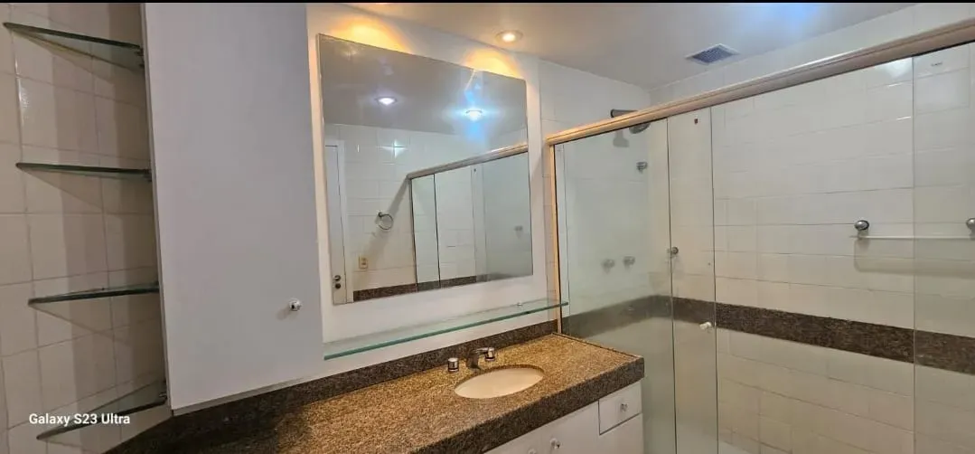 Apartment with 3 bedrooms and city plus water views — photo 24