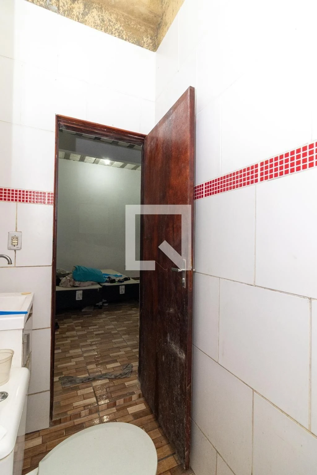 Casa sem mobília com 3 quartos e 3 banheiros, precisa reformar — photo 13