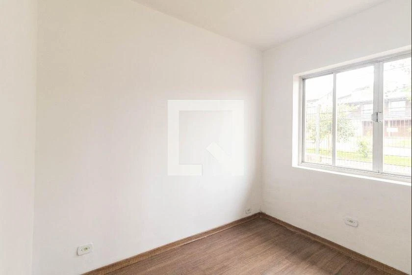 3-bedroom house with wood or laminate floors in Curitiba — photo 4