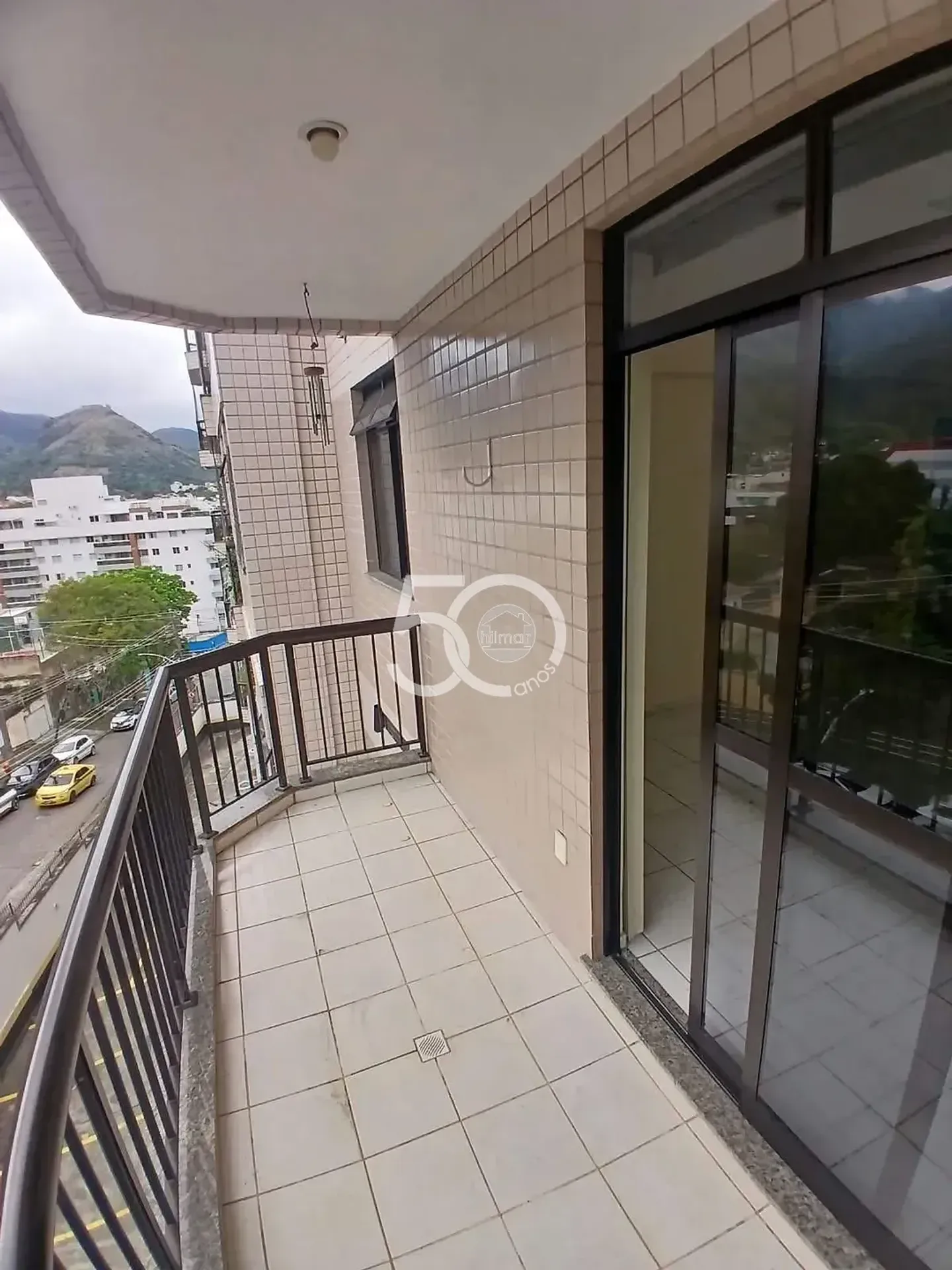 98 m² apartment with 3 bedrooms and 2 garage spaces — photo 3