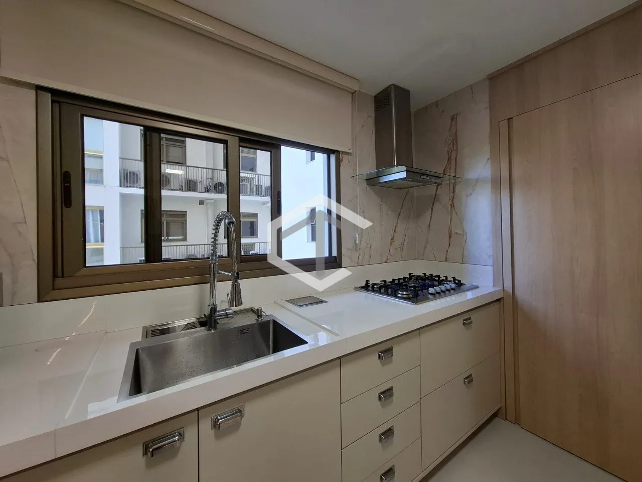 217 m² apartment with a mountain view and a private pool — photo 41