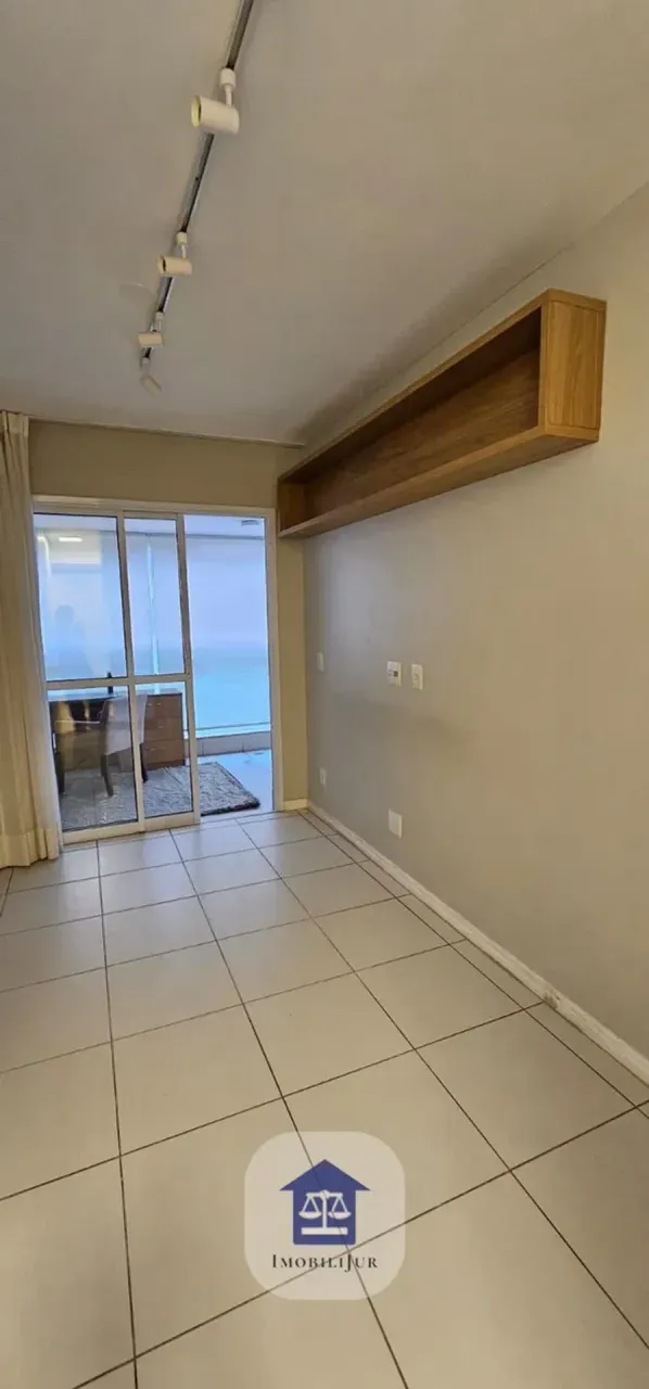 Unfurnished 4-bedroom cover with a gas stove kitchen — photo 17