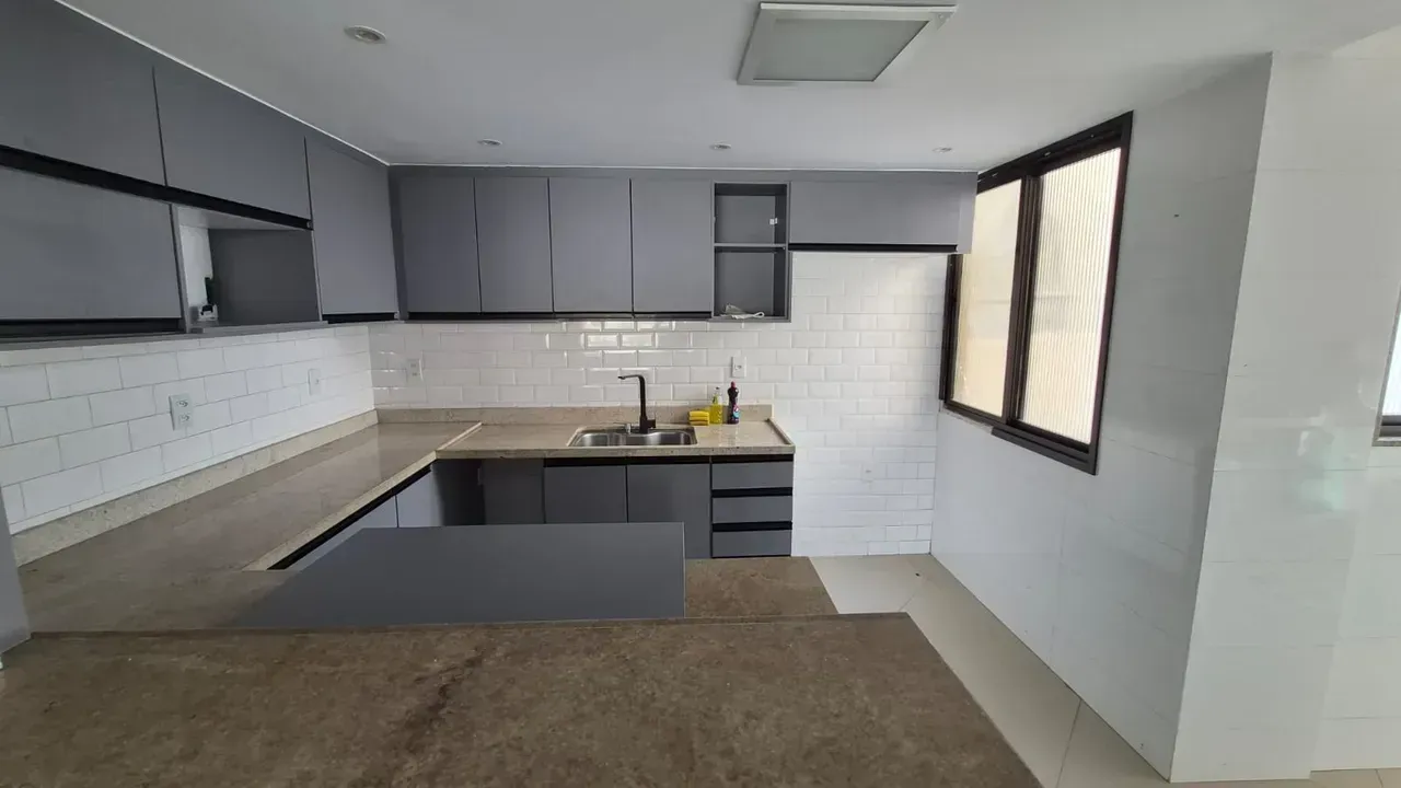 Apartment with an open-plan kitchen and 4 bedrooms — photo 9