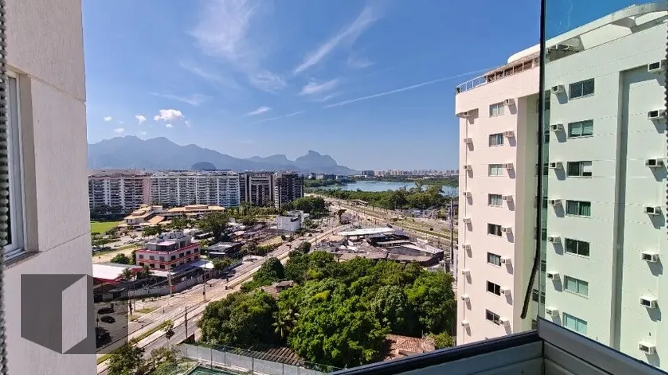 Furnished 3-bedroom apartment with glassed balcony — photo 8