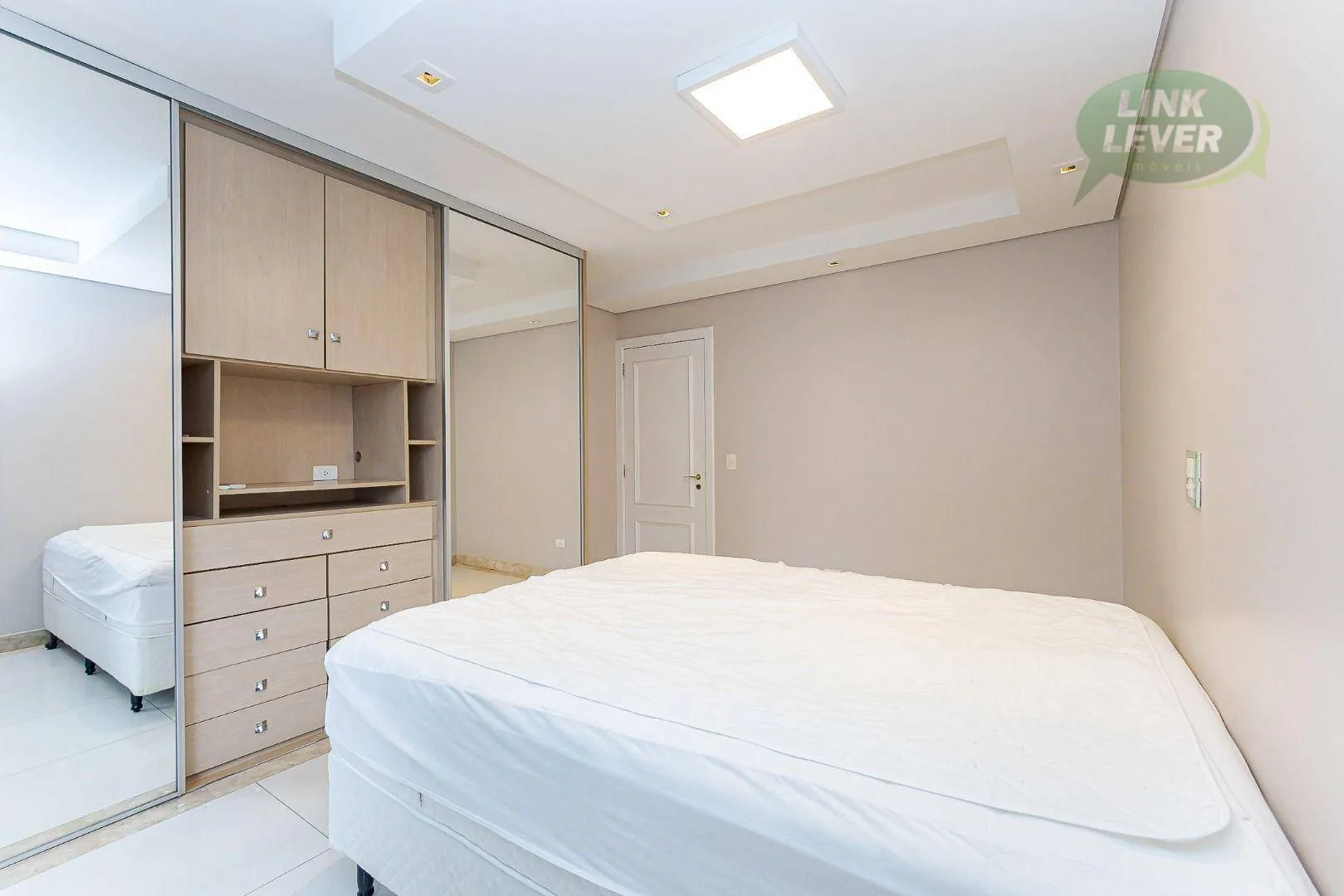 Apartment with 3 bedrooms, balcony and 135 m² — photo 24