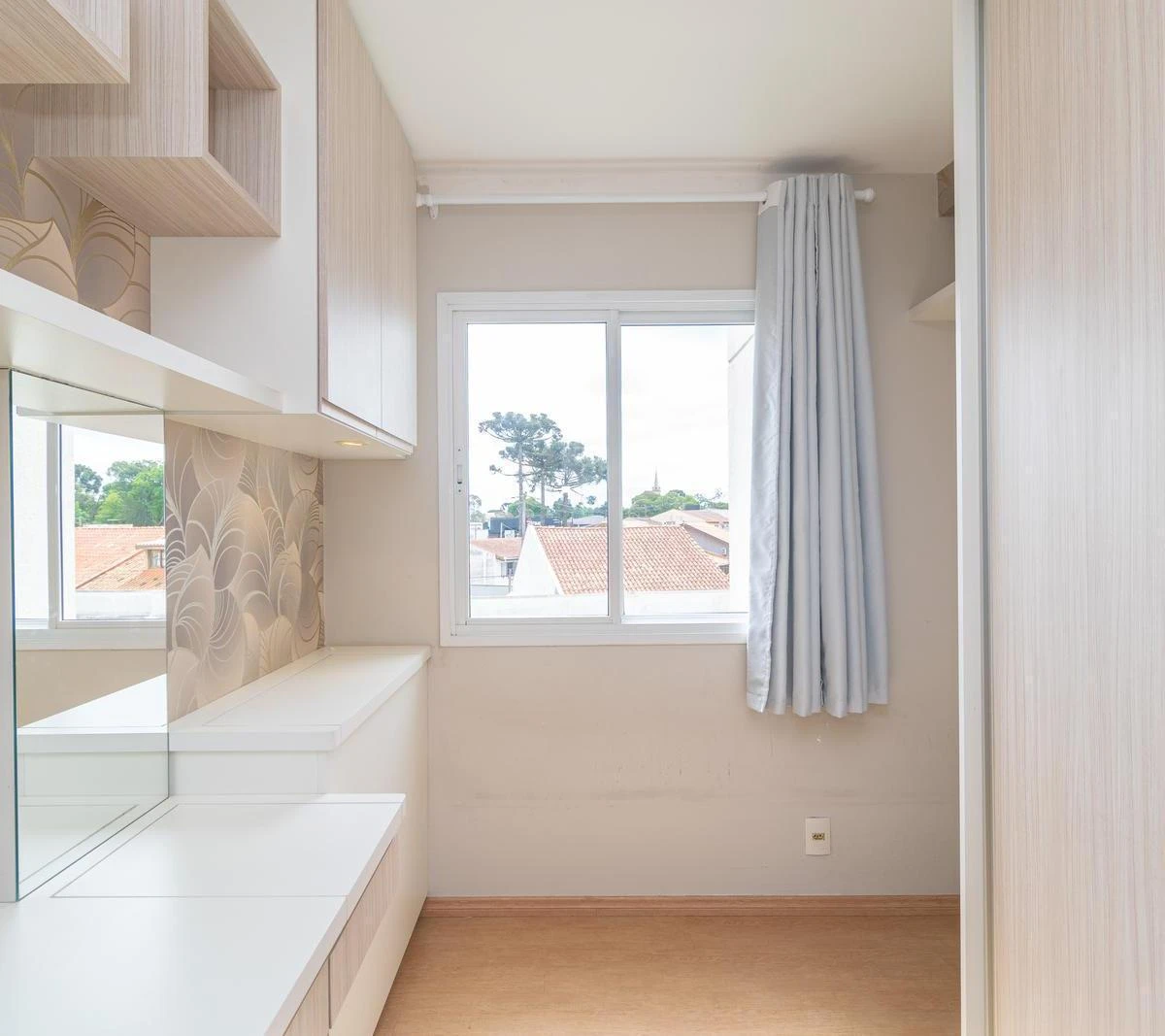 3-bedroom apartment with a grill on the balcony — photo 8