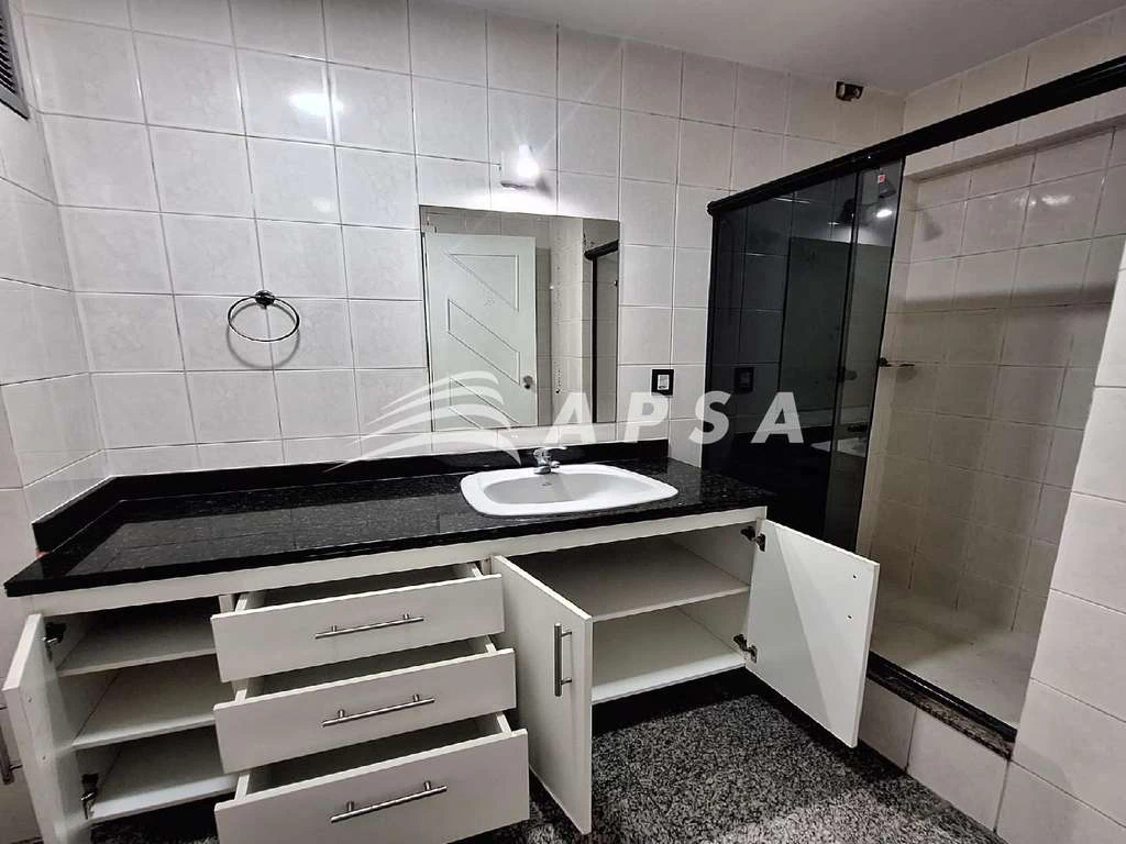 Furnished apartment with 3 bedrooms and 2 en-suites — photo 9