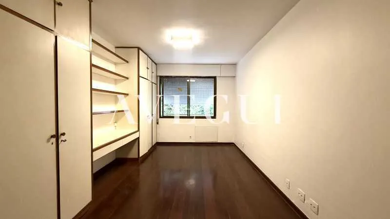 Apartamento 4 quartos com 2 suítes e jardim — photo 15
