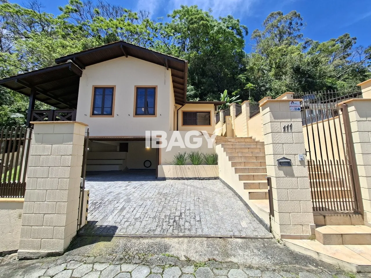 One-bedroom house with a mountain view in Florianópolis — photo 15