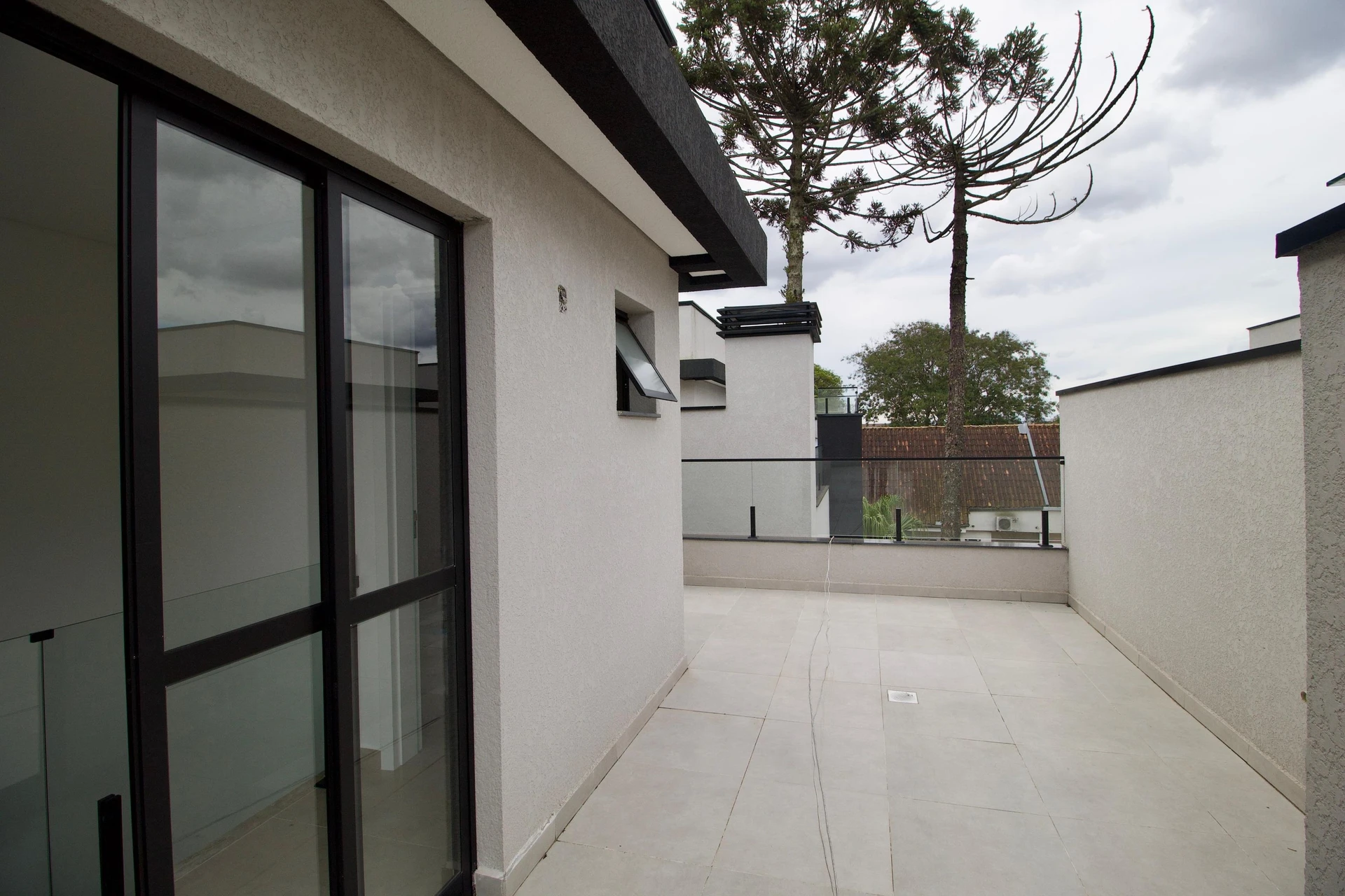 4-bedroom house with a garden