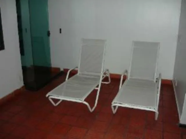 Furnished 1-bedroom apartment with glassed-in balcony — photo 15