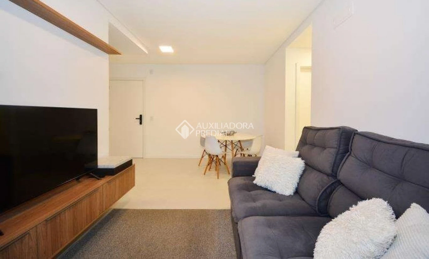2-bedroom apartment in a building with a gym — photo 22
