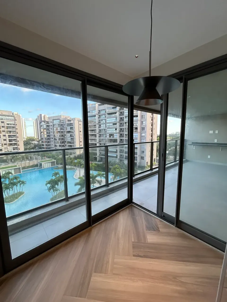 3-bedroom apartment with balcony and open-plan kitchen — photo 15