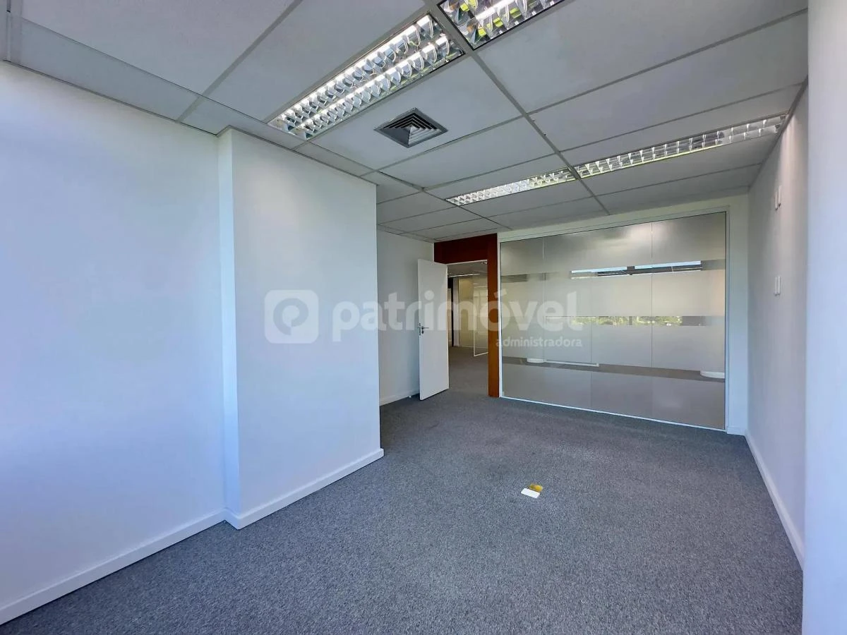 629 m² apartment with a separate kitchen and 3 bathrooms — photo 23