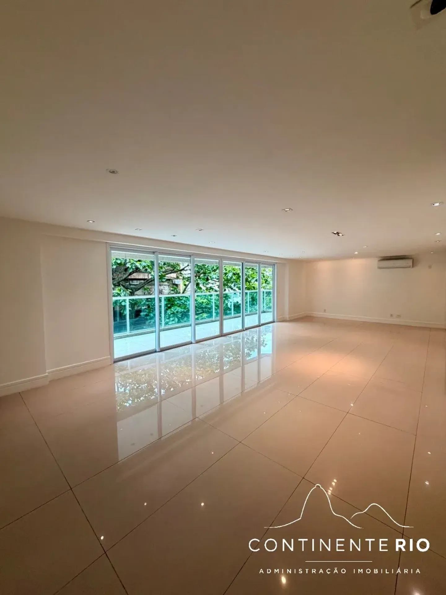 Apartamento de 4 quartos com janelas do piso ao teto, Leblon — photo 20