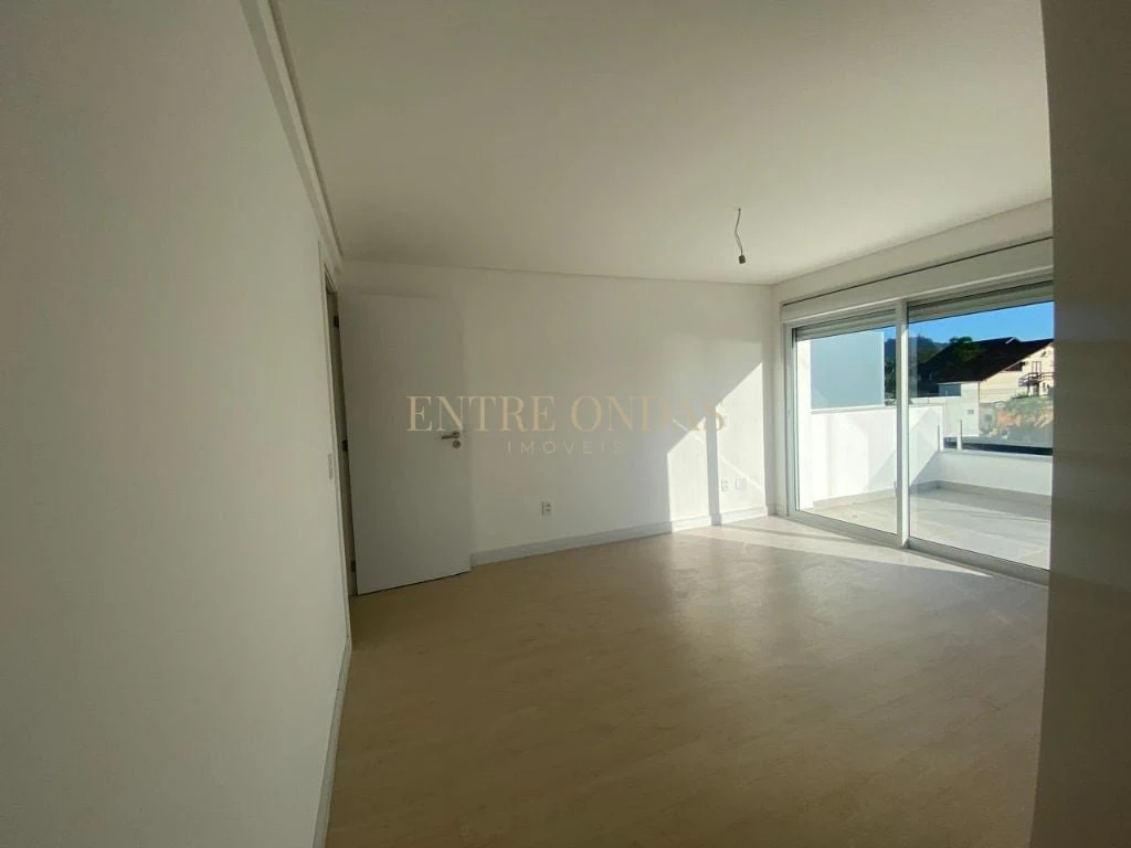 Duplex apartment with enclosed balcony and open kitchen — photo 12