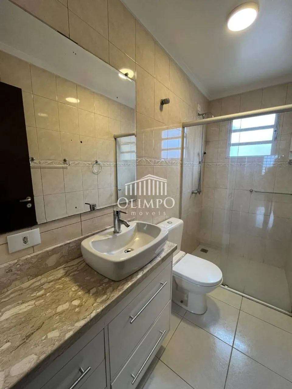 3-bedroom house with a walk-in closet in Curitiba — photo 5