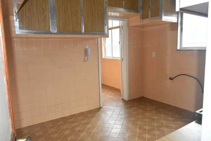 3-bedroom apartment with 3 baths, wood-floor living room — photo 14