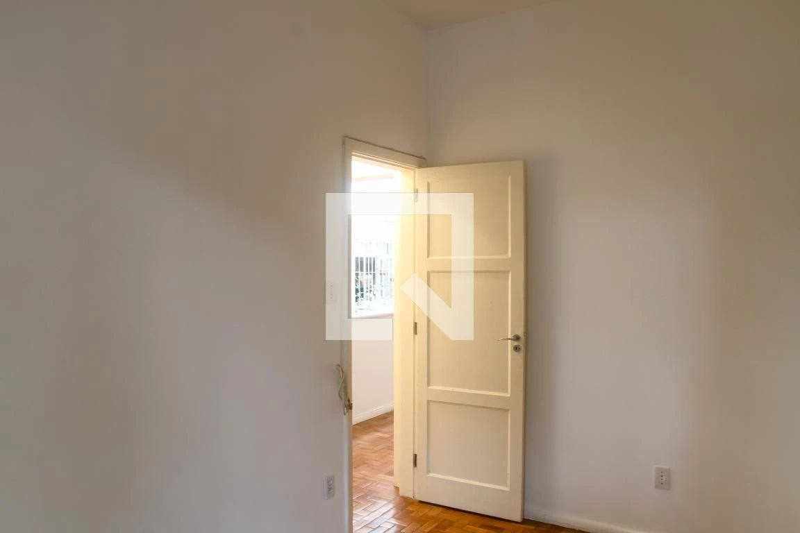 One-bedroom apartment with a washing machine — photo 28
