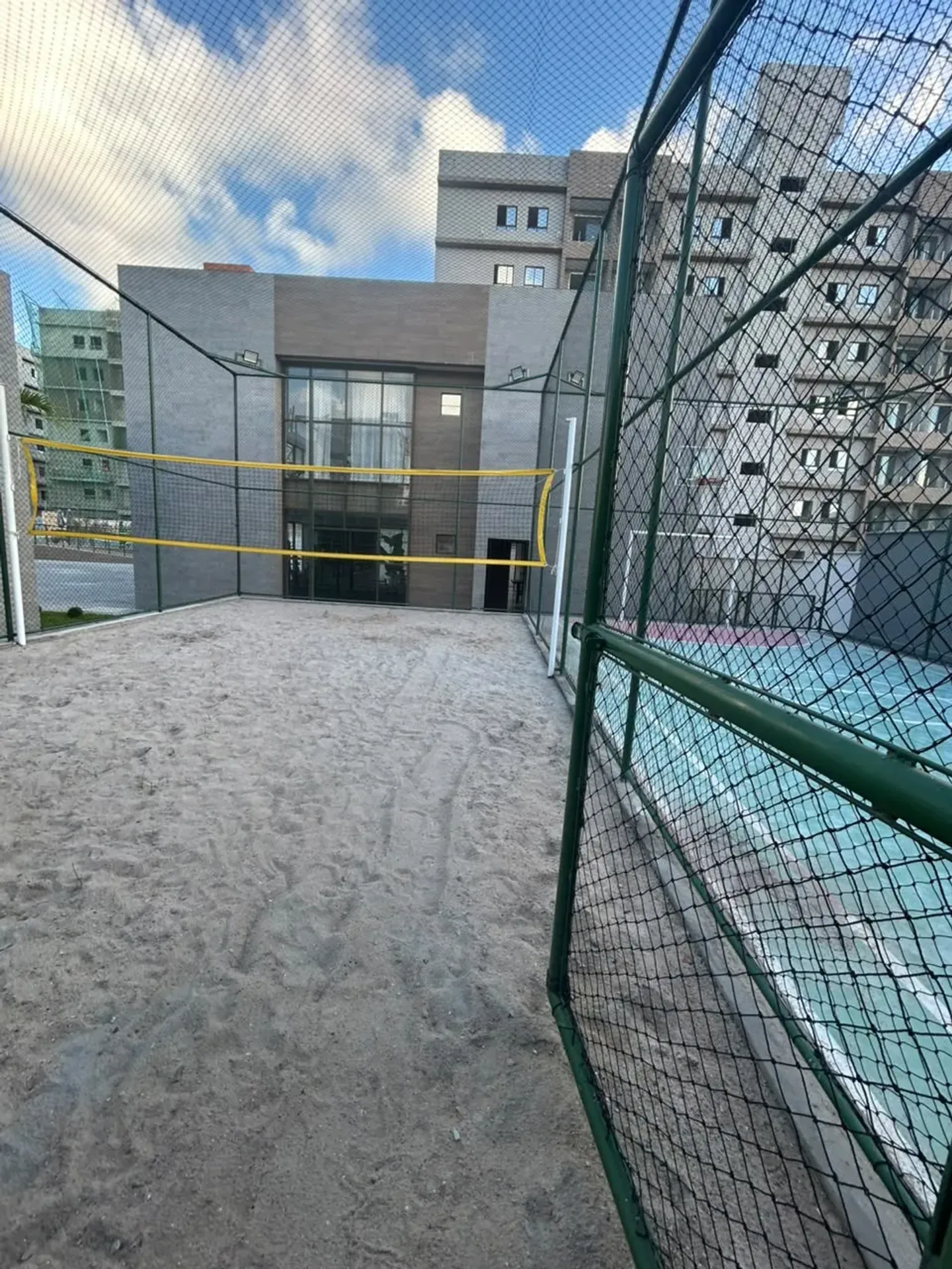 Квартира с 2 спальнями, в доме есть тренажёрный зал — photo 28