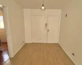 Apartamento com piso de madeira ou laminado, Centro — photo 2