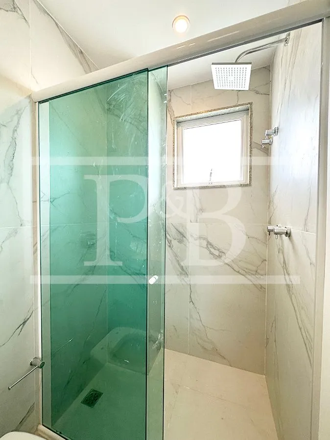 4-bedroom apartment with an enclosed glass balcony — photo 29