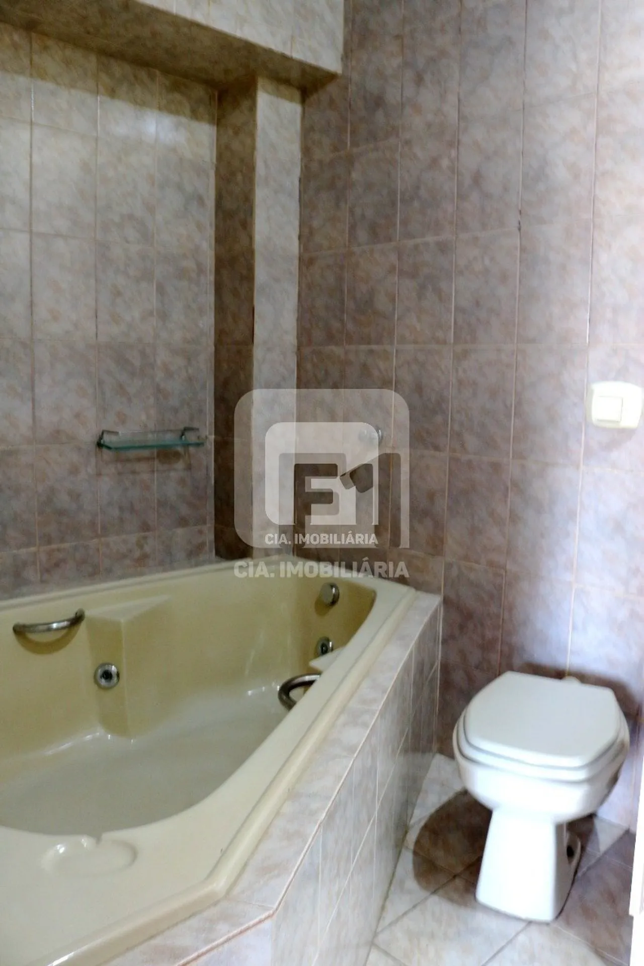 Мебльований будинок з 3 спальнями, 2 ванними і 1 місцем — photo 24