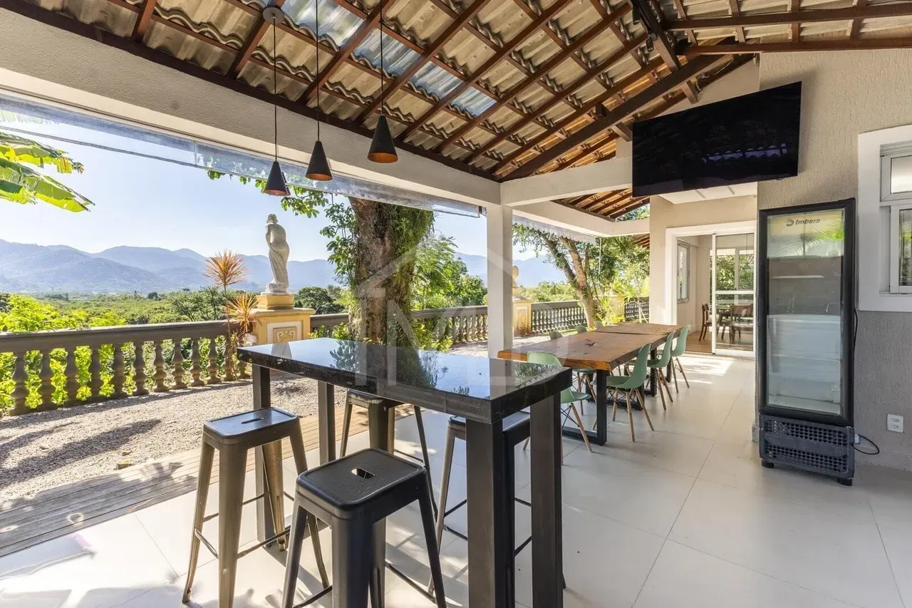 Furnished house with 4 bedrooms and 5 bathrooms — photo 27