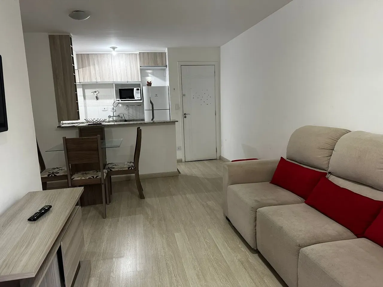 Balcony with a grill in a 2-bedroom apartment, 50 m² — photo 12