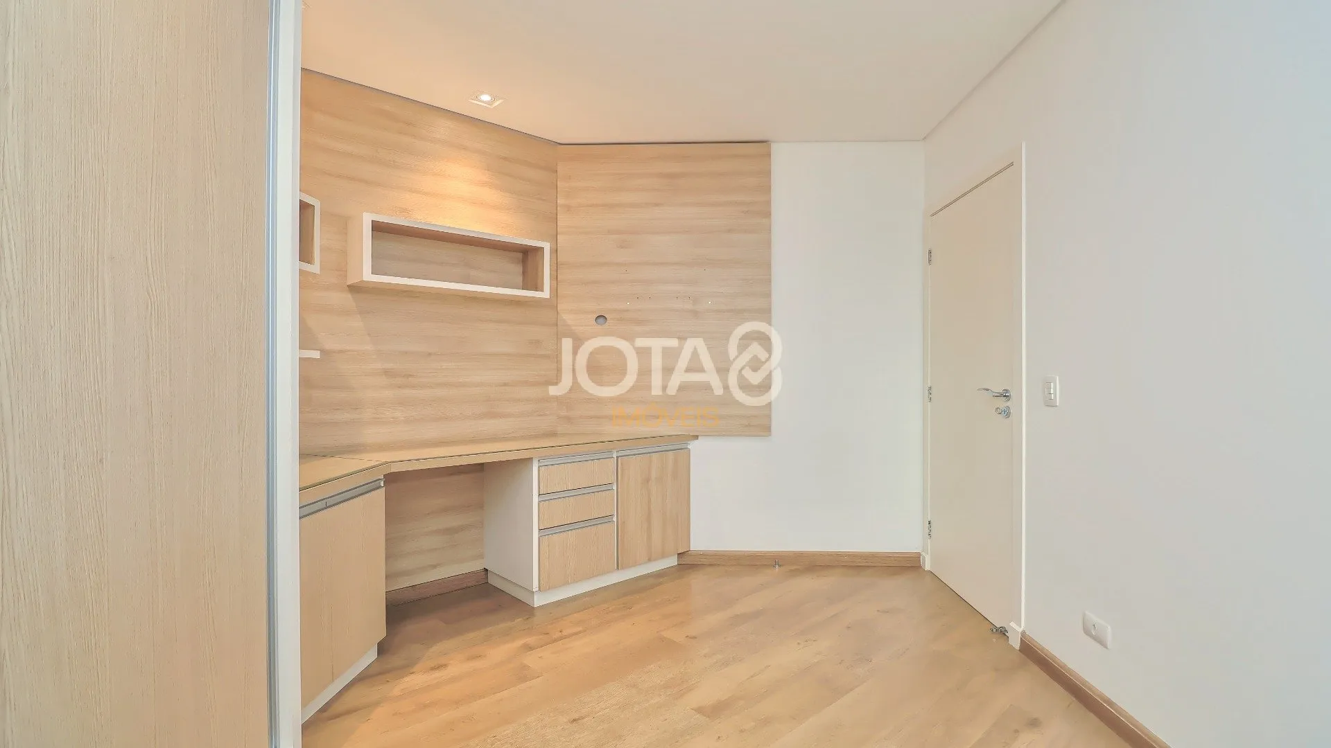 Орендна квартира з 4 спальнями та 329 м² — photo 21