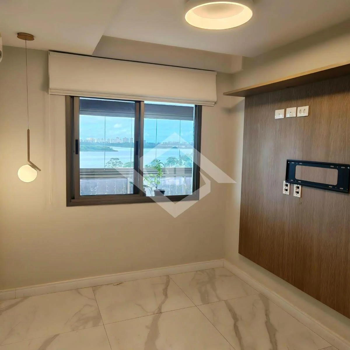 4-bedroom apartment with glassed-in balcony — photo 4