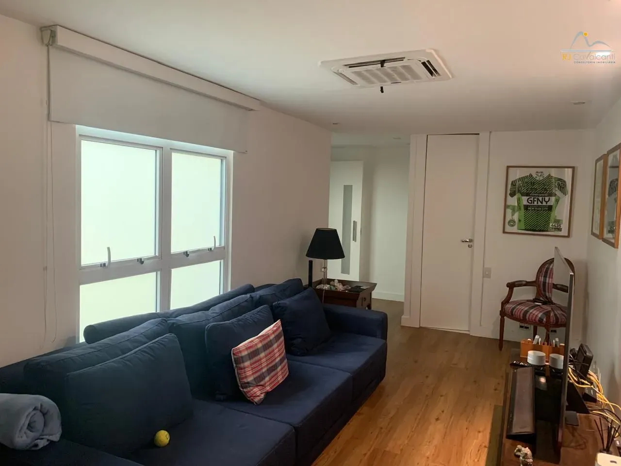 Unfurnished 4-bedroom apartment with a home office — photo 16