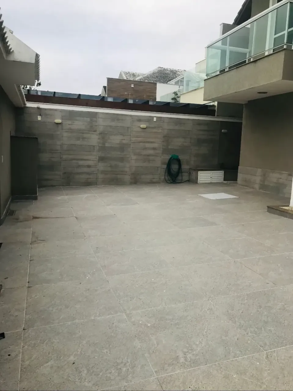 House with 4 bedrooms and 4 bathrooms and a separate kitchen — photo 5