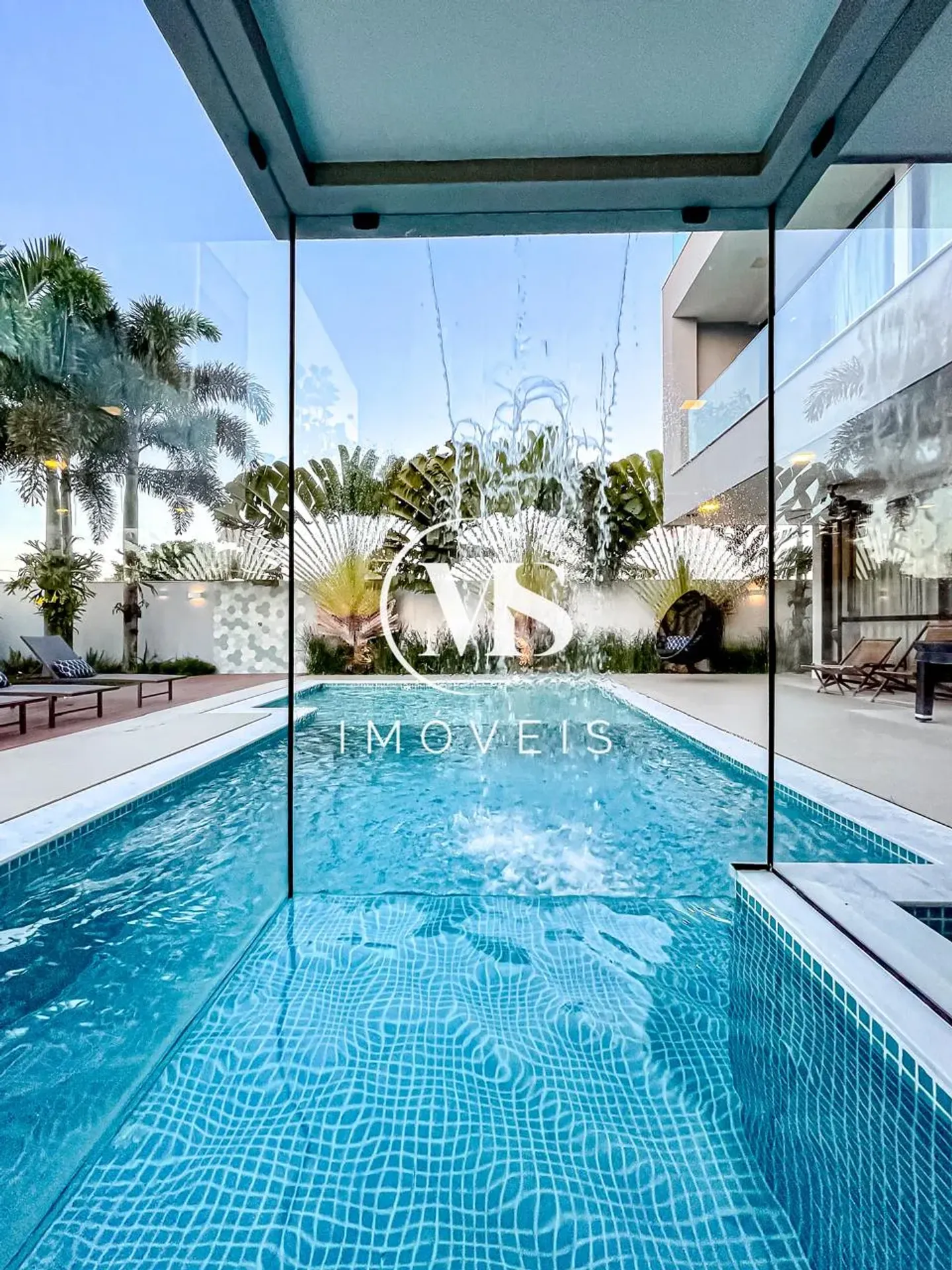 Jacuzzi in a 5-bedroom house, 780 m² — photo 24