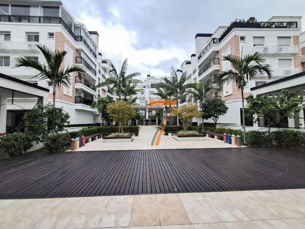 Furnished 230 m² apartment with 3 en-suite bedrooms — photo 22