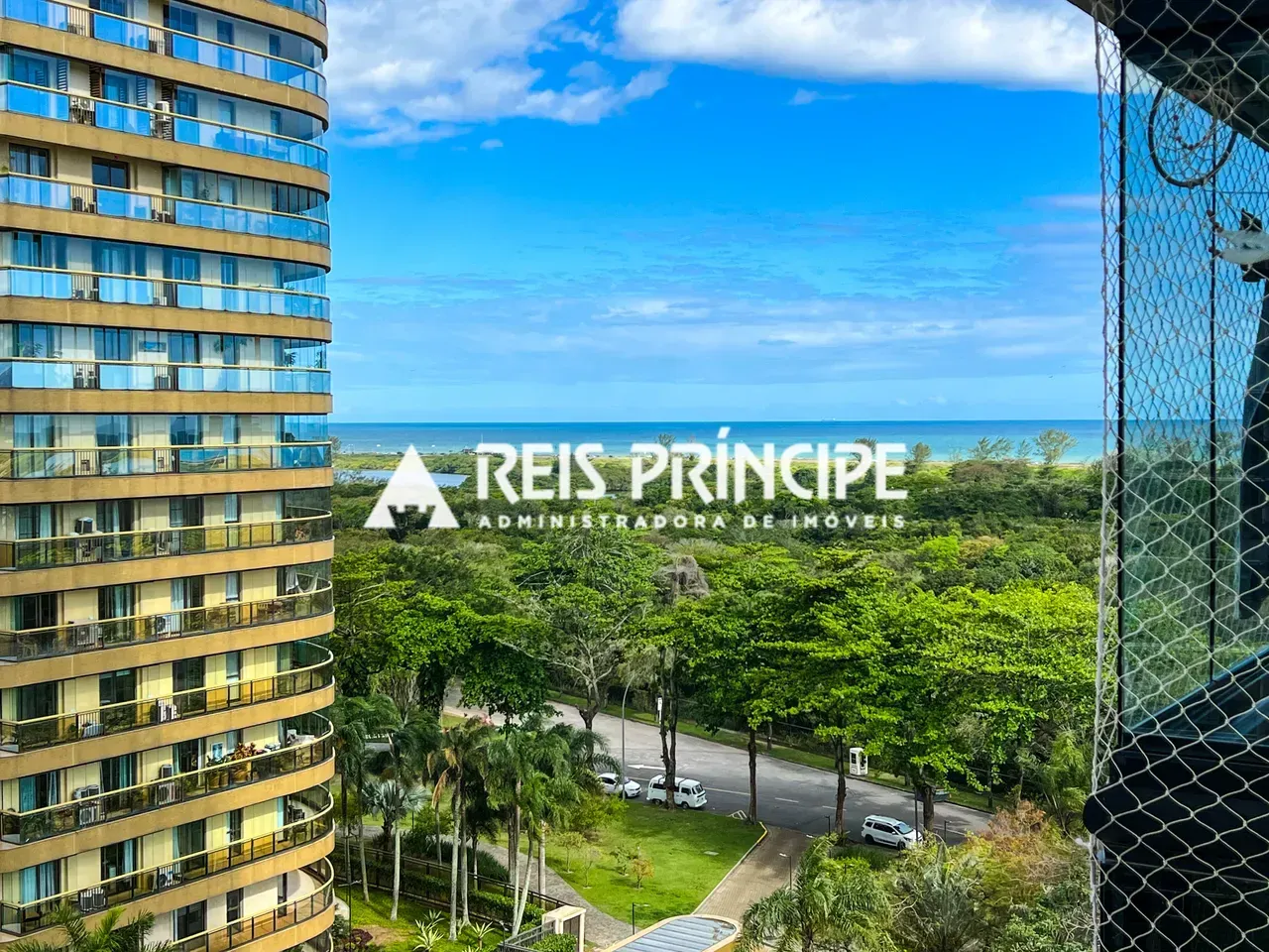 3-bedroom apartment with a suite; balcony and view — photo 16
