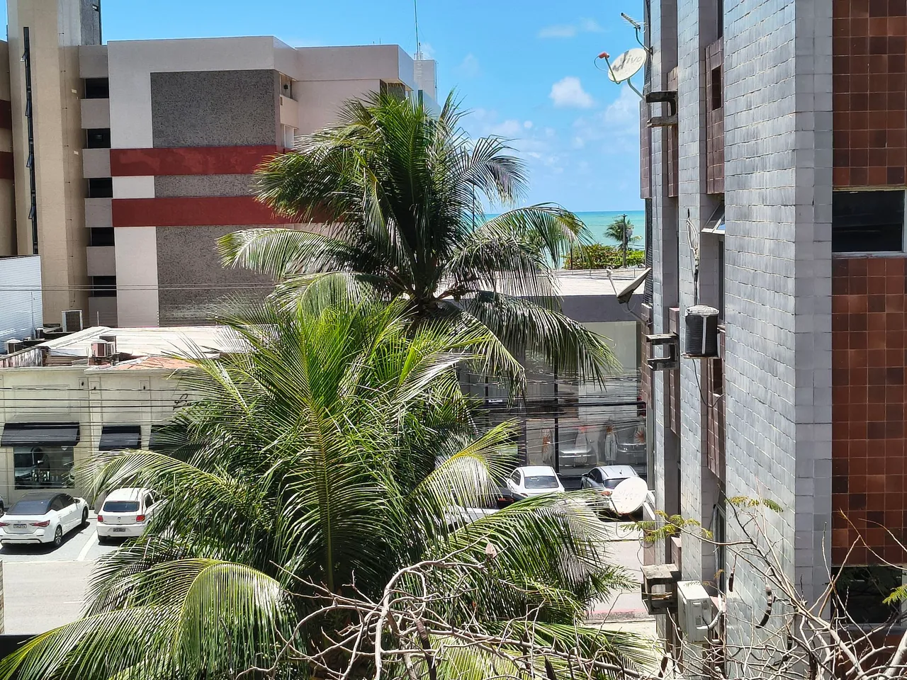 Furnished apartment, 112 m², with a glass-enclosed balcony — photo 5