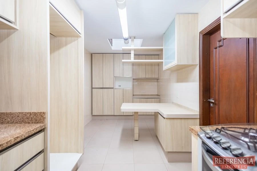 House, 550 m², with a walk-in closet — photo 38