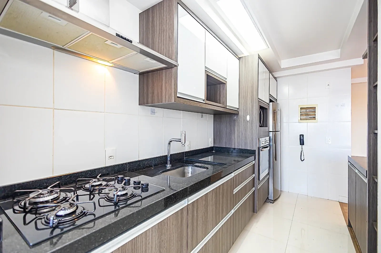 2-bedroom 63 m² apartment with a glass balcony — photo 3