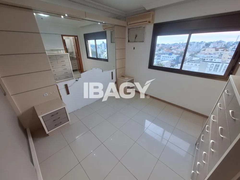 3-bedroom apartment with 3 bathrooms and 129 m² — photo 3