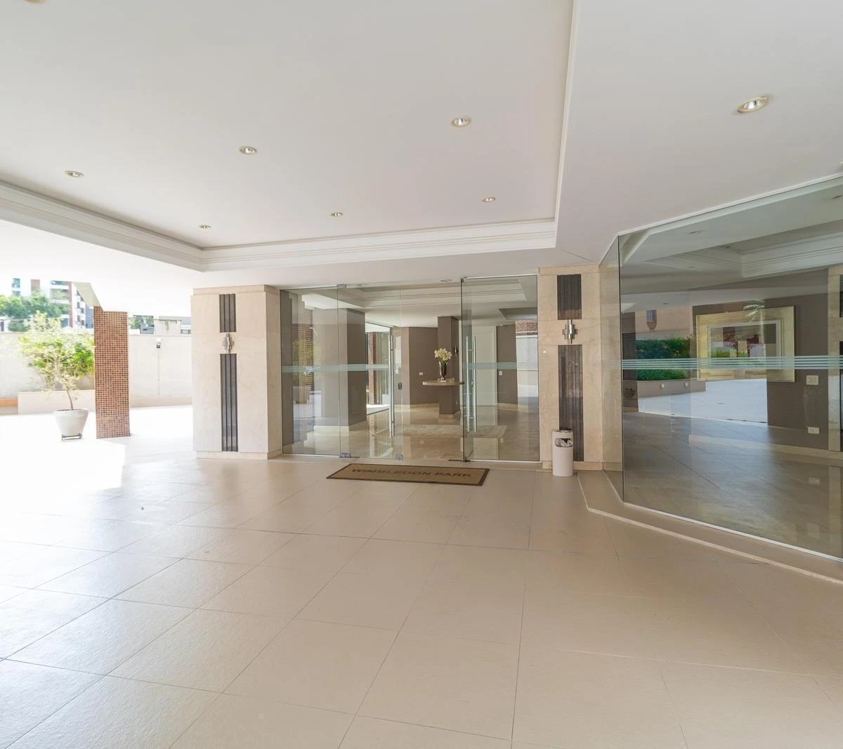 Home office in a 5-bedroom apartment, 441 m² — photo 15