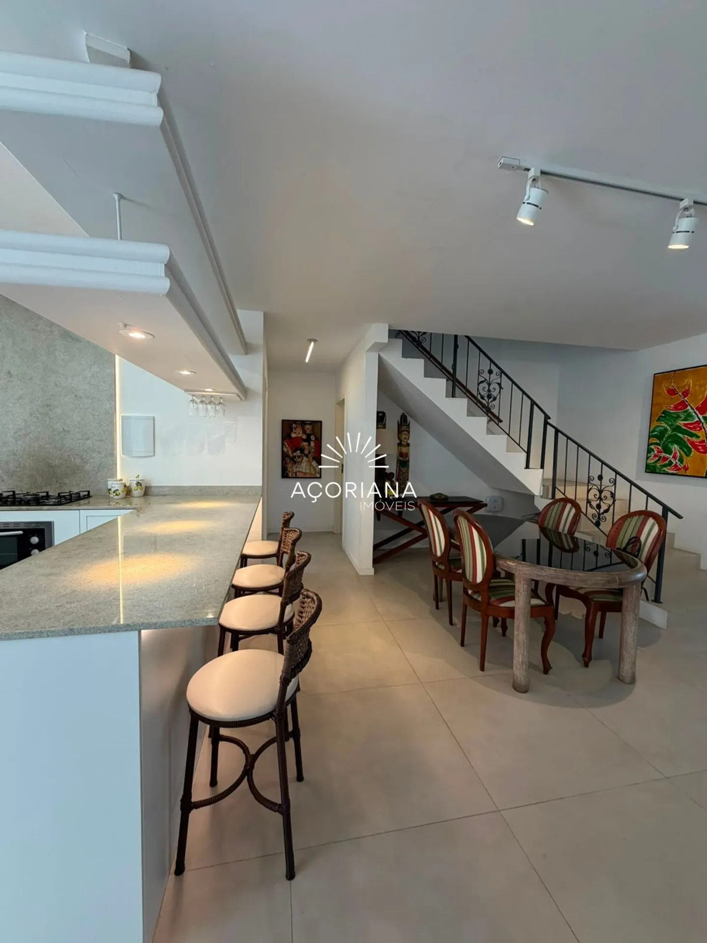 Furnished 600 m² house with 5 bedrooms and an integrated kitchen — photo 2