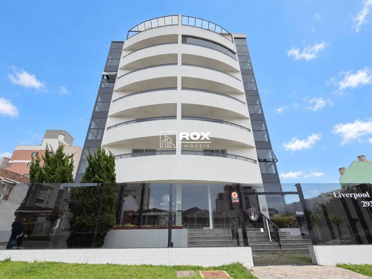 3-bedroom apartment with a jacuzzi in Curitiba — photo 39