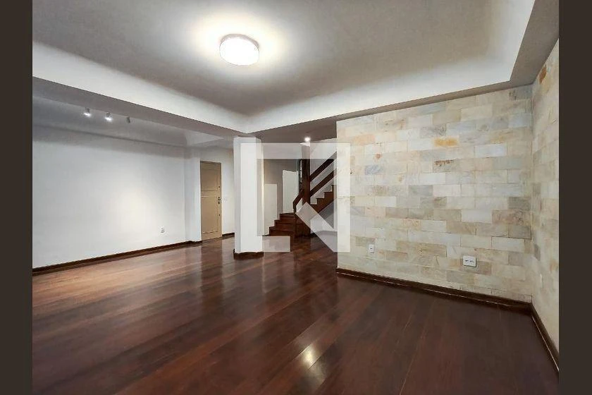 Rental house with 5 bedrooms and a balcony — photo 9