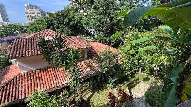 Furnished house, 395 m², with a glass-enclosed balcony — photo 3