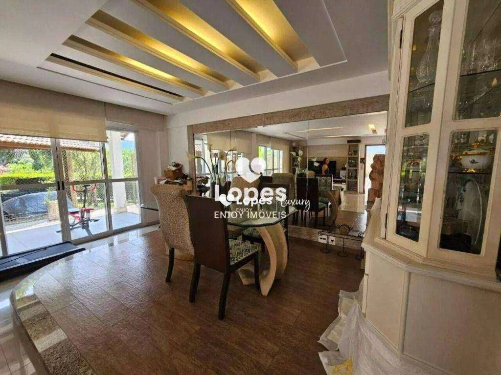 5-bedroom house with a glass-enclosed balcony — photo 20